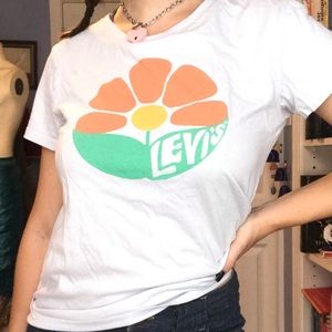 Levi’s graphic tee